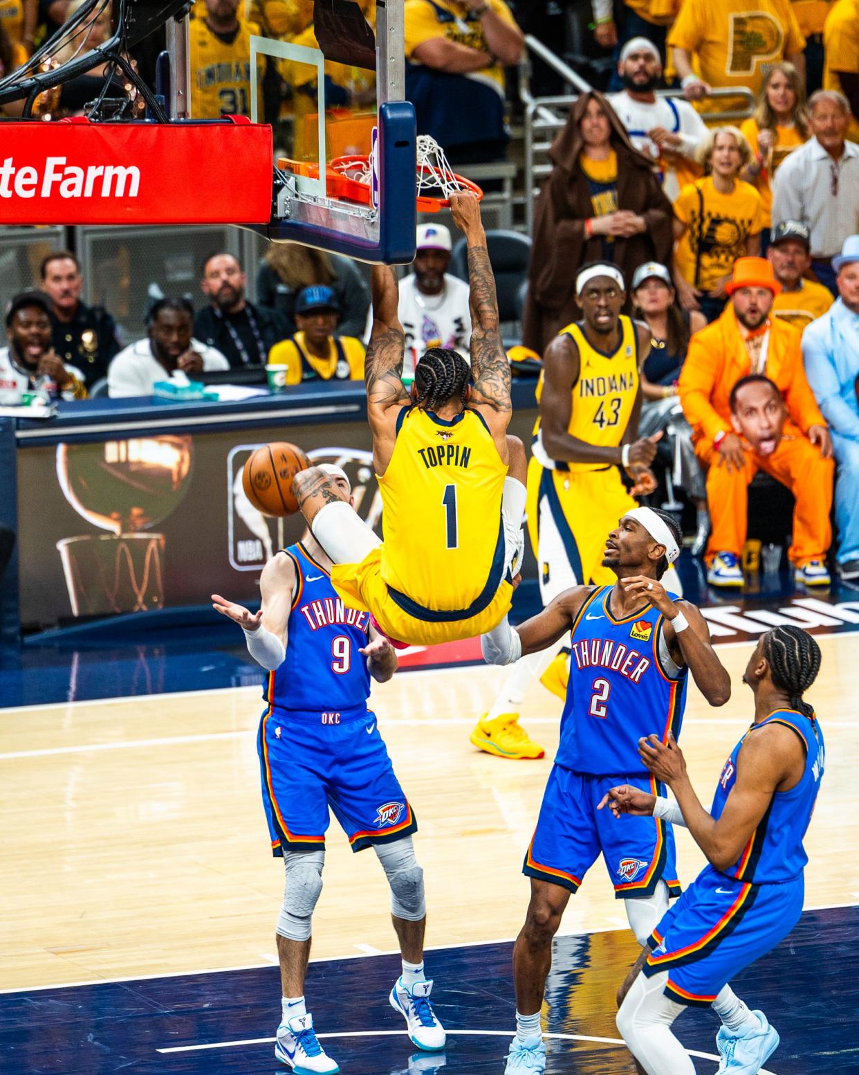 lol新手礼包-关于赛地聚焦：NBA季后赛清晨热度飙升，曼城绝杀压哨，气氛紧张，身体对抗强度拉满的信息