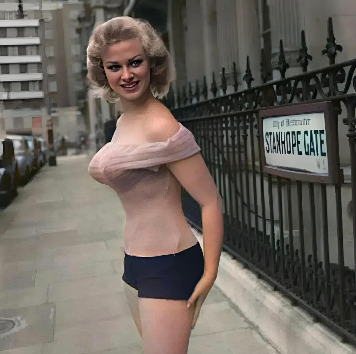 lol攻略-关于萨克拉门托国王训练开放日；今晨造点机会引欢呼；足总杯在即；控场能力受关注的信息