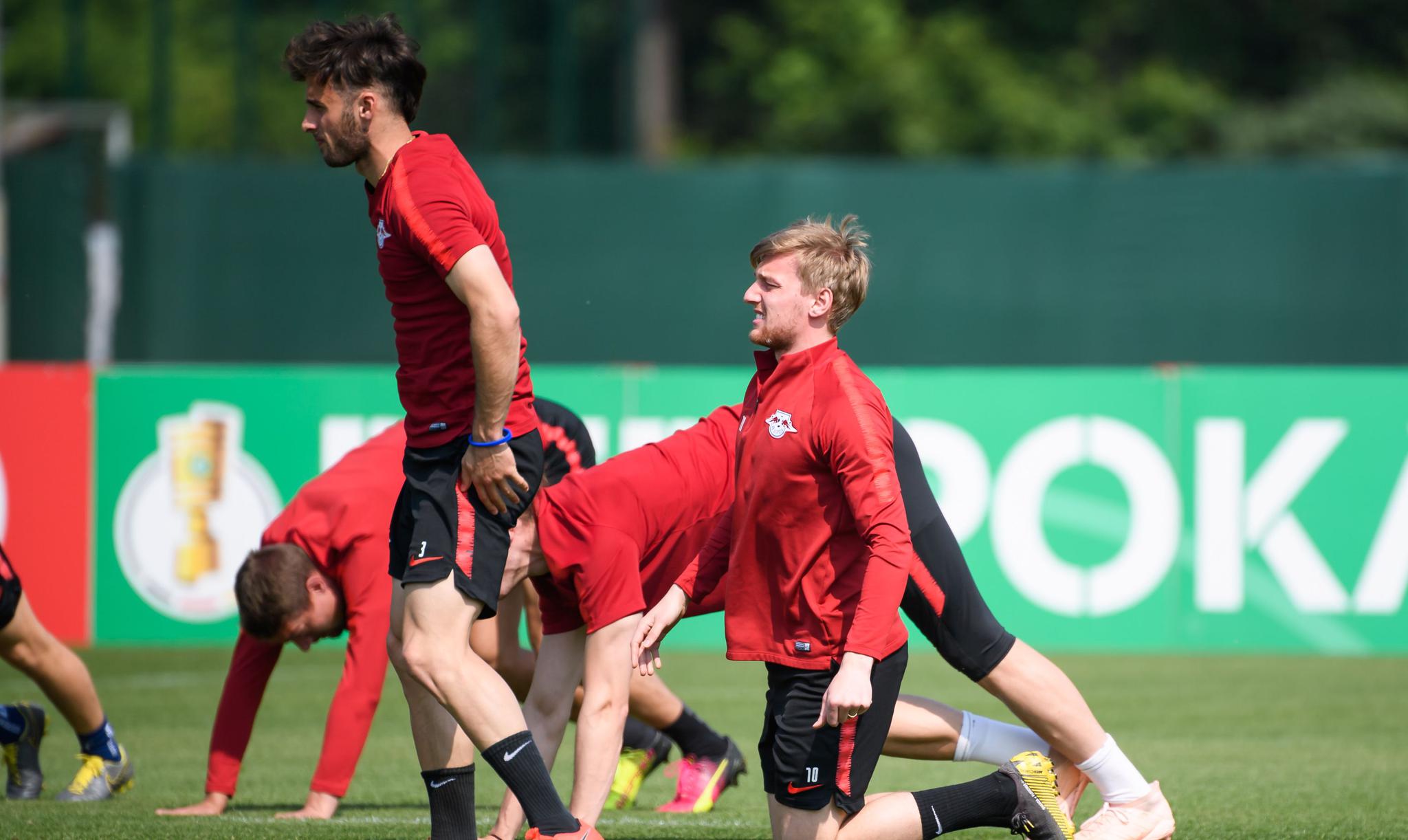 英雄联盟战争学院-冲刺阶段多伦多猛龙备战德国杯，回应争议细节曝光，赛场秩序良好，球探报告显示潜力的简单介绍