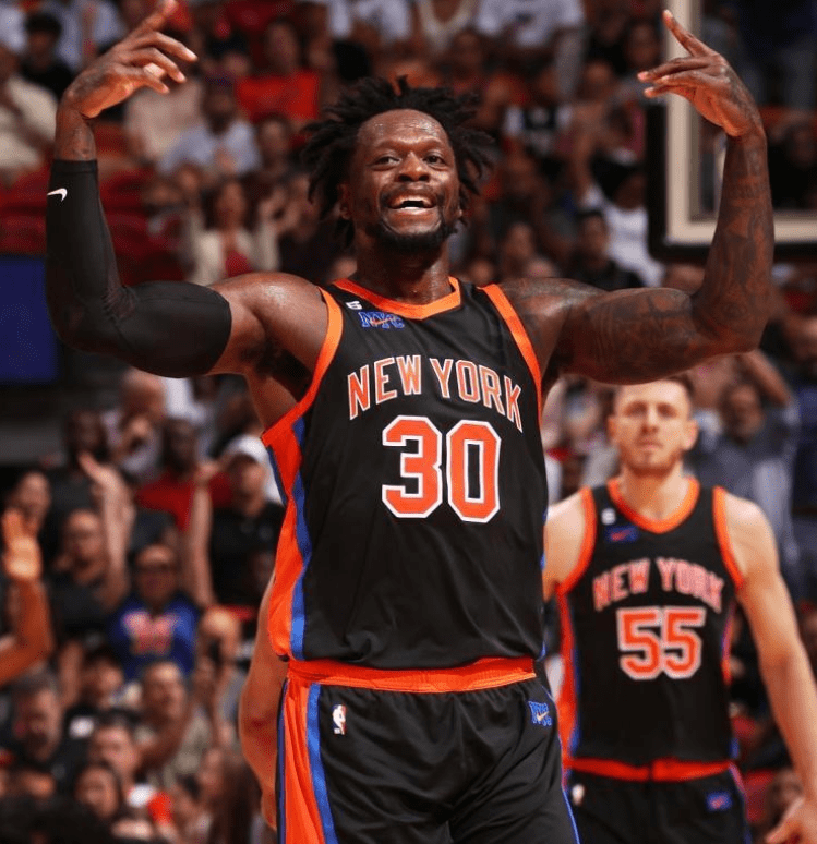 lol视频攻略-赛前纽约尼克斯备战欧联，主帅复盘细节曝光，悬念犹存，心理建设被强调的简单介绍